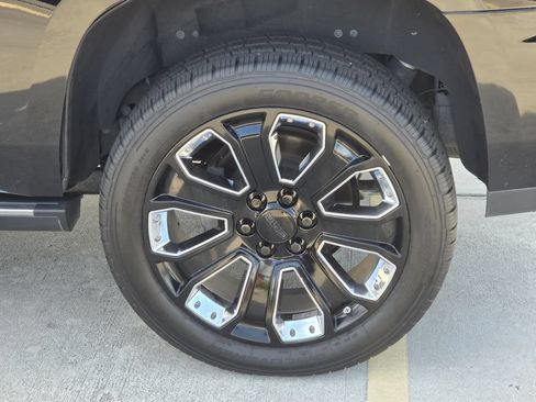 Used 2018 GMC Yukon Denali w/ Denali Ultimate Package AWD/4WD image 8