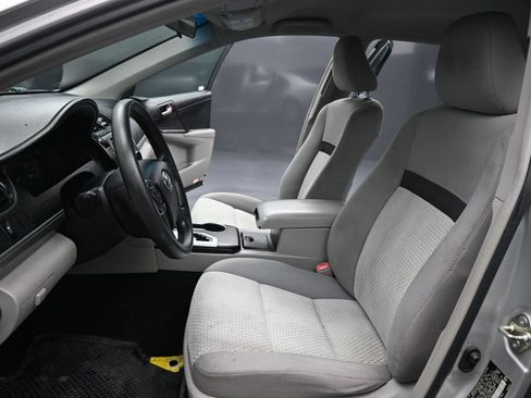 Used 2014 Toyota Camry LE FWD image 9
