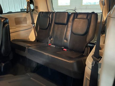 Used 2019 Dodge Grand Caravan SXT FWD image 17
