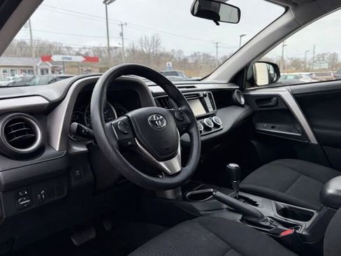 Used 2016 Toyota RAV4 LE image 10