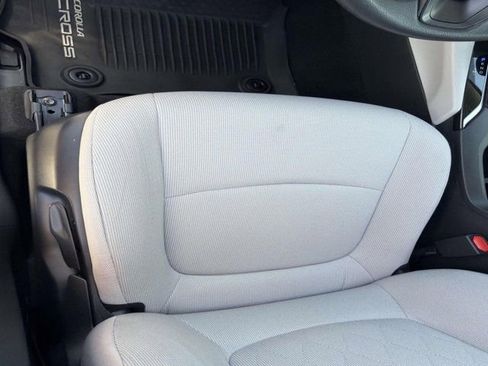 Certified 2025 Toyota Corolla Cross L FWD image 9