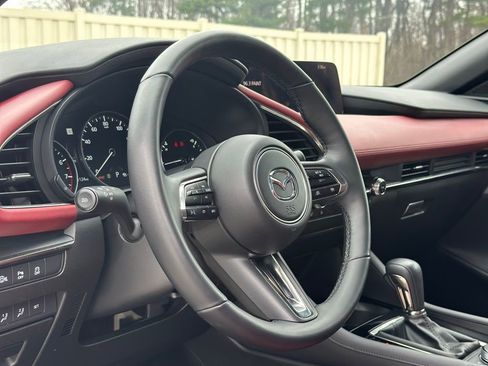 Used 2024 MAZDA MAZDA3 Hatchback w/Premium Plus Pkg image 16