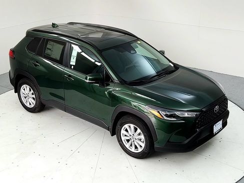 Used 2023 Toyota Corolla Cross LE w/ Moonroof Package AWD/4WD image 13