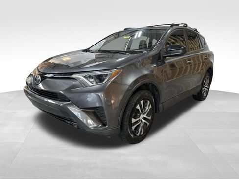 Used 2018 Toyota RAV4 LE FWD image 1