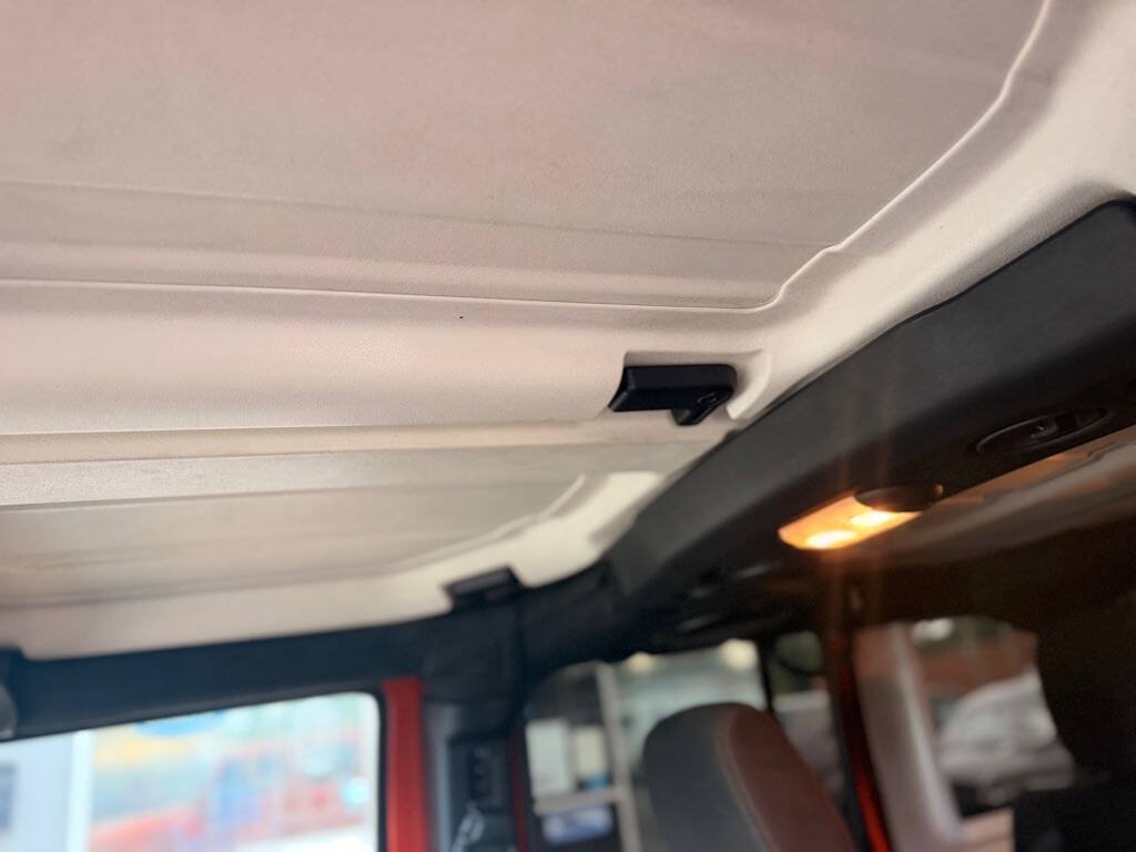 Used 2014 Jeep Wrangler Unlimited Sahara w/ Connectivity Group AWD/4WD image 20