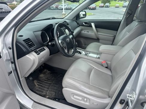 Used 2013 Toyota Highlander SE AWD/4WD image 9