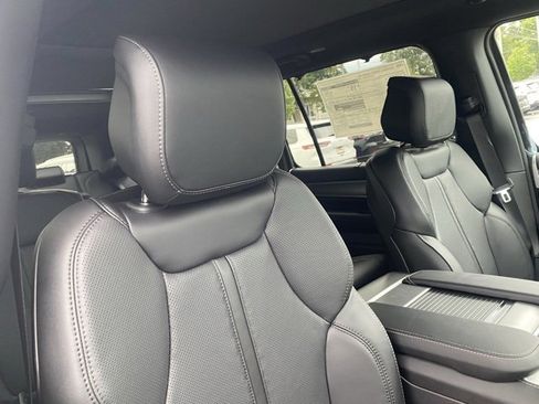 New 2025 Jeep Wagoneer L Series II w/ Convenience Group I image 27