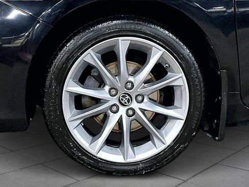 Used 2015 Toyota Camry XSE image 10