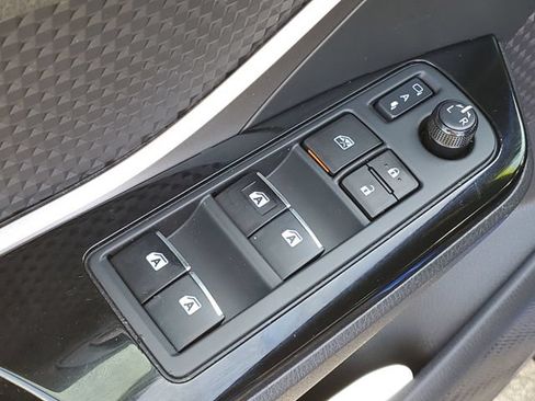 Used 2019 Toyota C-HR XLE FWD image 23