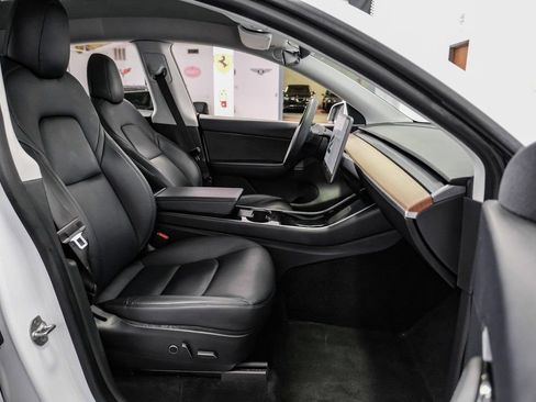 Used 2021 Tesla Model Y Long Range image 29