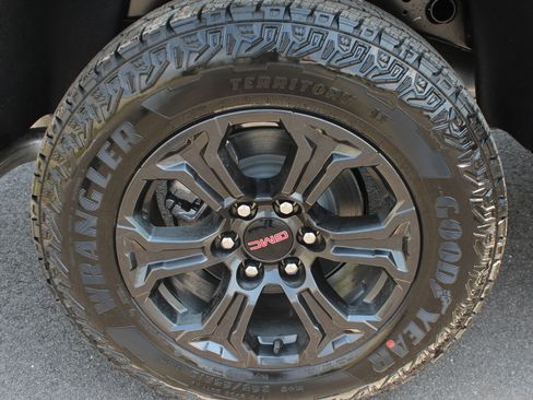 New 2025 GMC Canyon Elevation w/ Convenience Package image 21