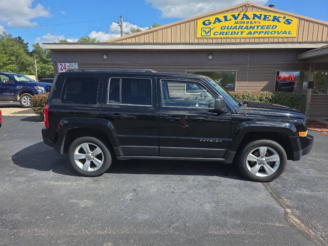 Used 2014 Jeep Patriot Latitude w/ Mopar Trailer Tow Group AWD/4WD image 5