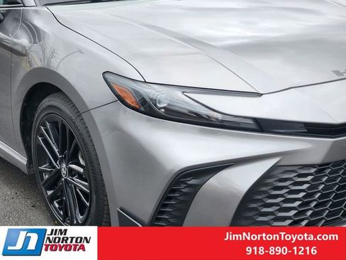 Used 2025 Toyota Camry SE image 10