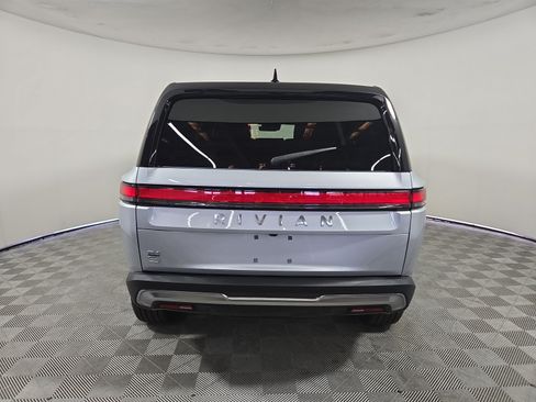 Used 2025 Rivian R1S Adventure Dual AWD/4WD image 4