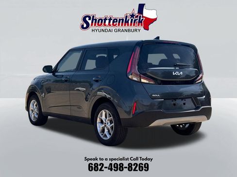 Used 2025 Kia Soul LX w/ LX Technology Package FWD image 8