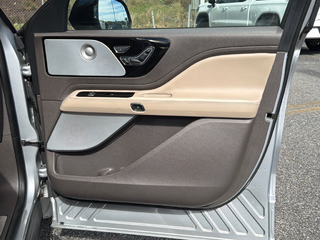 Used 2021 Lincoln Aviator Reserve w/ Equipment Group 201A RWD image 14
