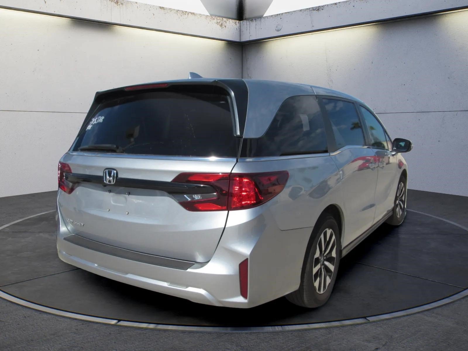 Used 2025 Honda Odyssey EX-L image 3