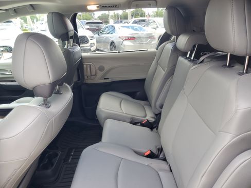 Used 2023 Toyota Sienna XLE image 13