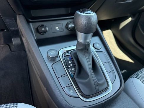 Used 2022 Hyundai Kona SE image 9