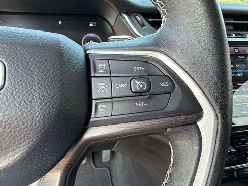 Used 2022 Jeep Grand Cherokee Limited w/ Luxury Tech Group II RWD image 29
