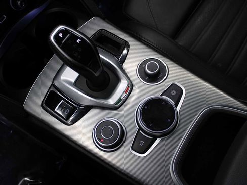 Used 2022 Alfa Romeo Stelvio Veloce image 34