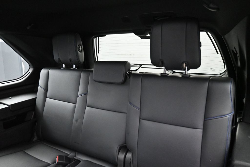 Used 2025 Toyota Sequoia Platinum AWD/4WD image 31