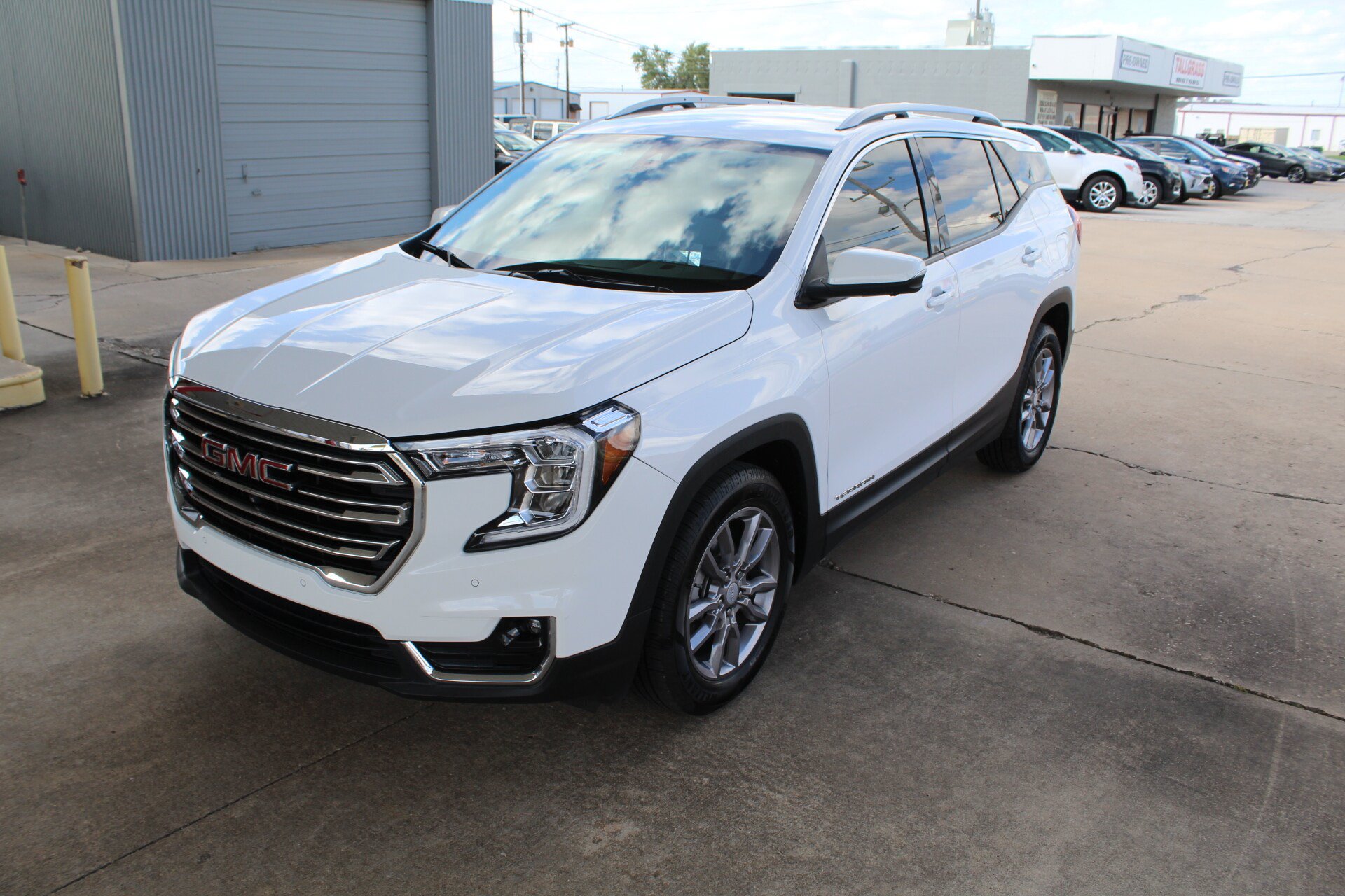 Used 2022 GMC Terrain SLT w/ Tech Package FWD image 49