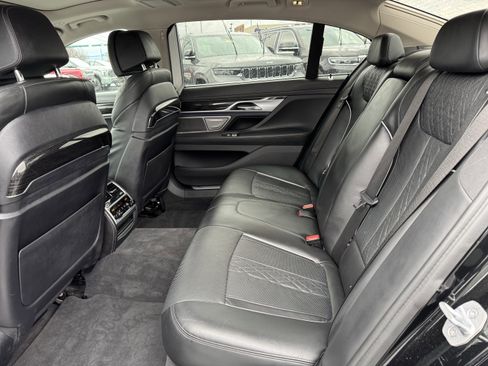 Used 2018 BMW 750i xDrive image 37