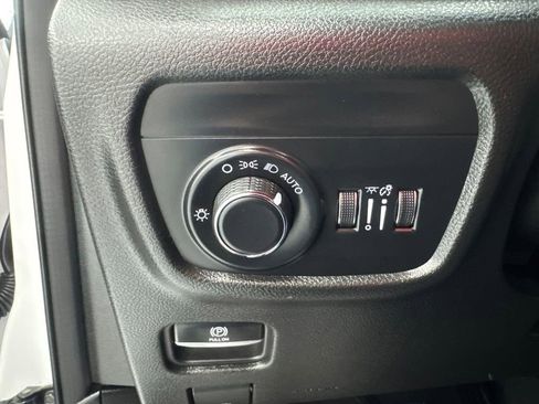 Used 2024 Jeep Grand Cherokee L Altitude AWD/4WD image 29