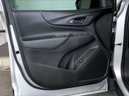 Used 2021 Chevrolet Equinox LT image 22