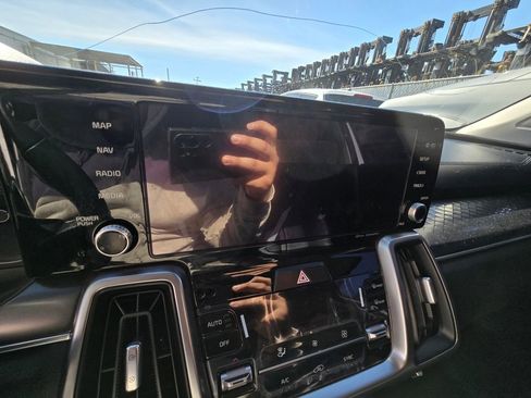 Used 2023 Kia Sorento S image 15