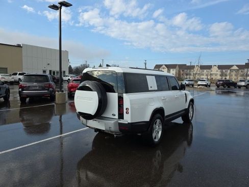 Used 2023 Land Rover Defender 130 SE image 7