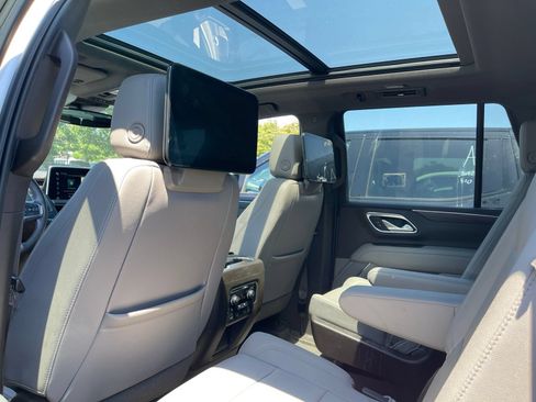 Used 2023 Chevrolet Tahoe Z71 w/ Luxury Package AWD/4WD image 4