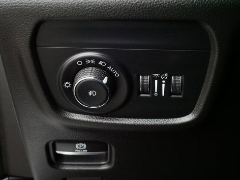 Used 2023 Jeep Grand Cherokee Overland w/ Adv Protech Group III image 26