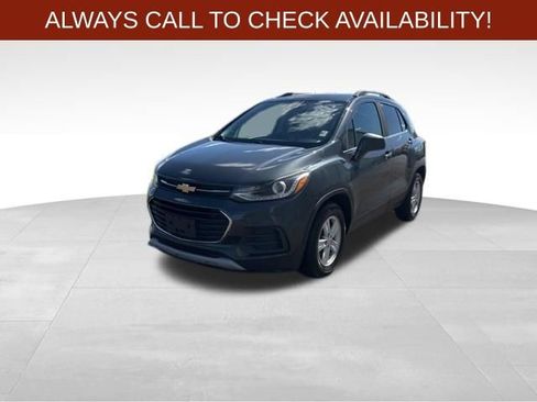 Used 2018 Chevrolet Trax LT w/ LT Convenience Package image 3