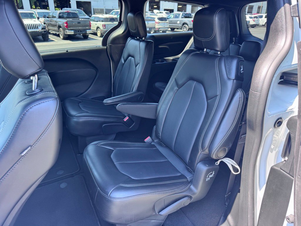 Used 2025 Chrysler Pacifica Select FWD image 27