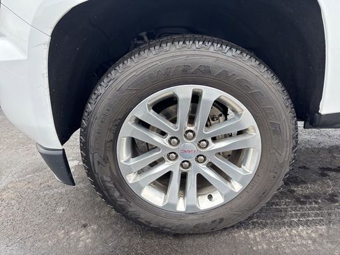 Used 2018 GMC Canyon SLT image 9