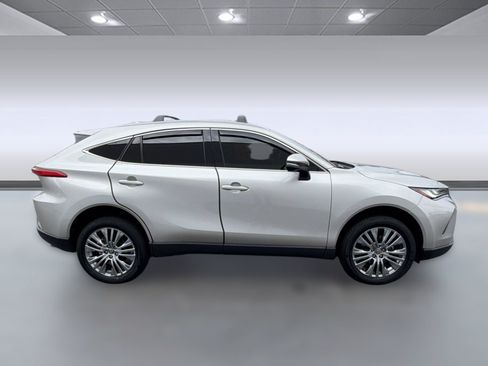 Used 2022 Toyota Venza XLE AWD/4WD image 8