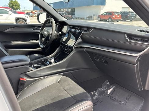 Used 2025 Jeep Grand Cherokee Altitude AWD/4WD image 25
