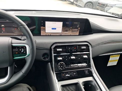 New 2025 Nissan Armada SL image 18