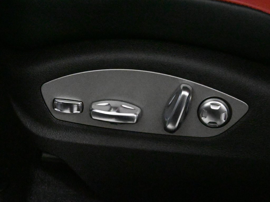 Used 2026 Porsche Macan GTS AWD/4WD image 29