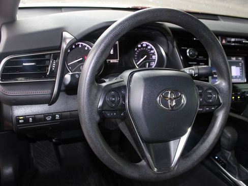 Used 2020 Toyota Camry LE FWD image 7