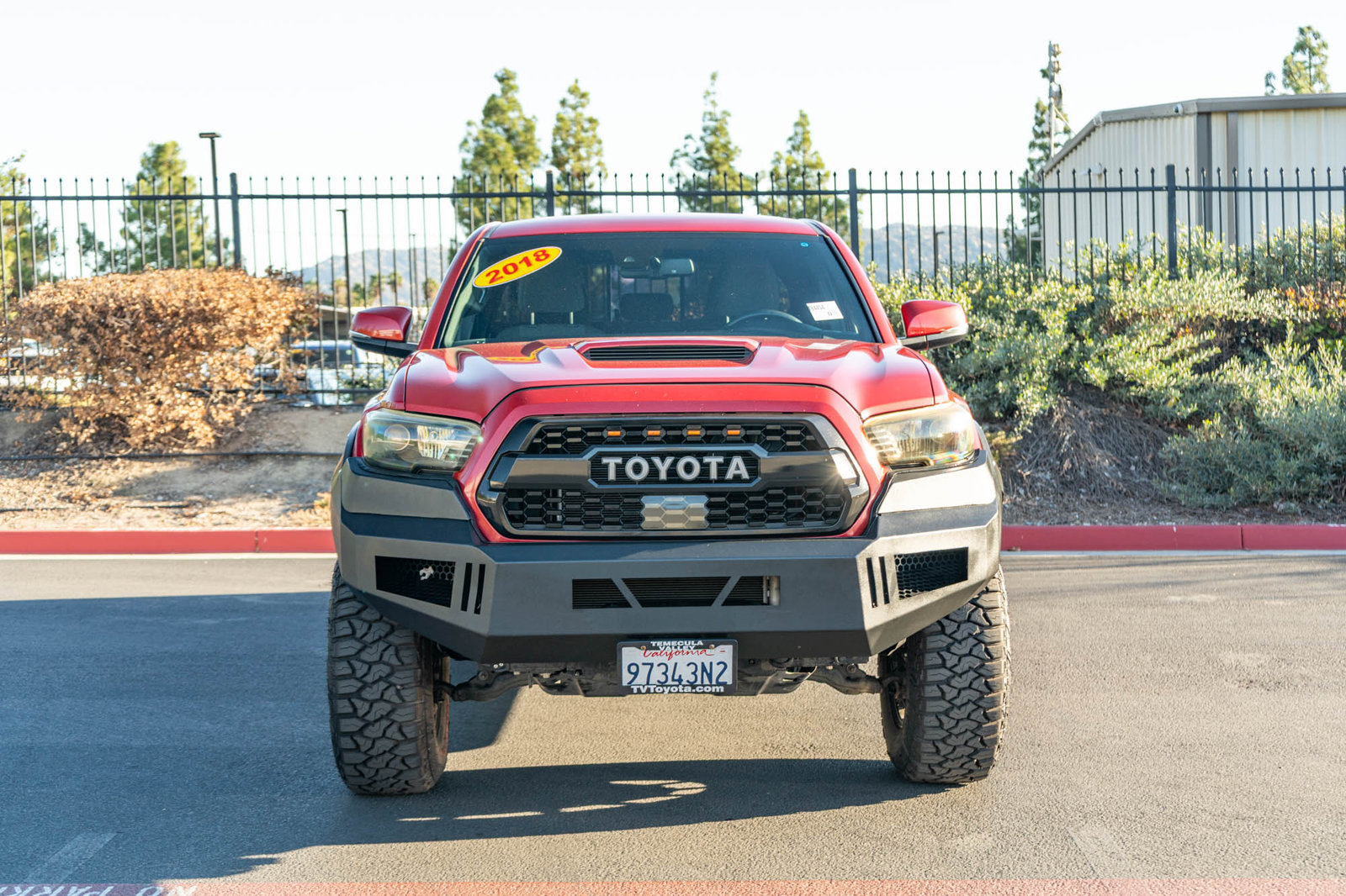 Used 2018 Toyota Tacoma TRD Sport w/ Technology Package RWD image 2