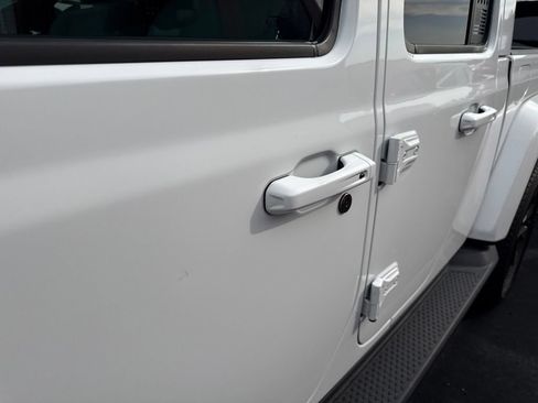 Used 2023 Jeep Gladiator Overland AWD/4WD image 13