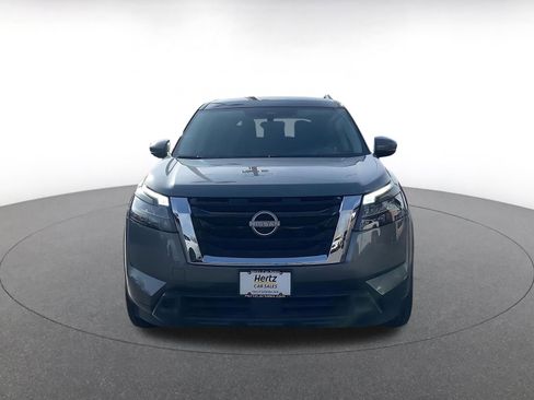 Used 2025 Nissan Pathfinder SV image 4