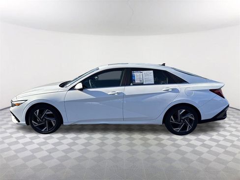 Used 2024 Hyundai Elantra SEL w/ Convenience Package image 8