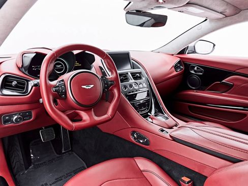 Used 2021 Aston Martin DBS Superleggera RWD image 2
