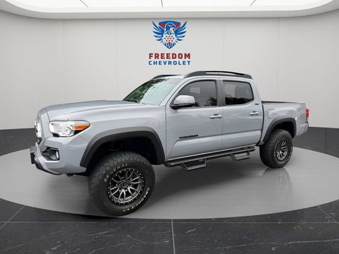 Used 2021 Toyota Tacoma SR5 w/ Trail Edition AWD/4WD image 2