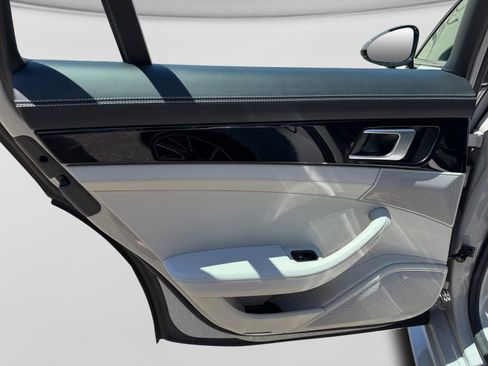 Used 2023 Porsche Panamera RWD image 17
