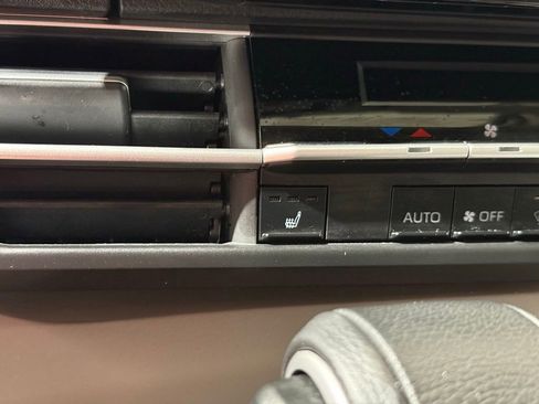 Certified 2024 Toyota Sienna XLE image 31